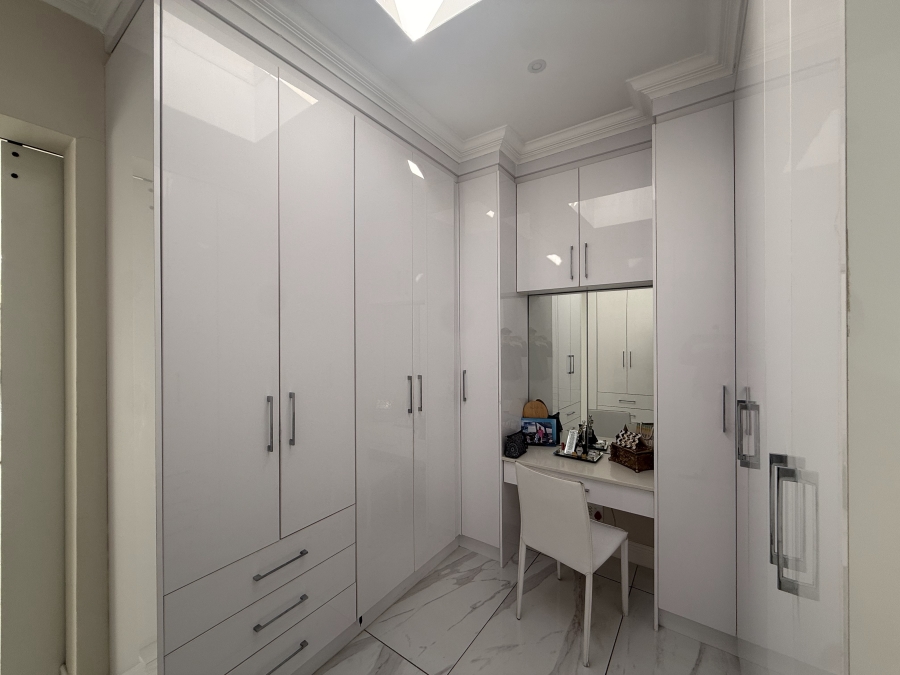 5 Bedroom Property for Sale in The Islands Estates North West